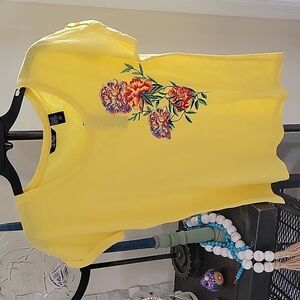 Life Style Scoop Neck T-Shirt, Side/Front Sparkle Flowers Small